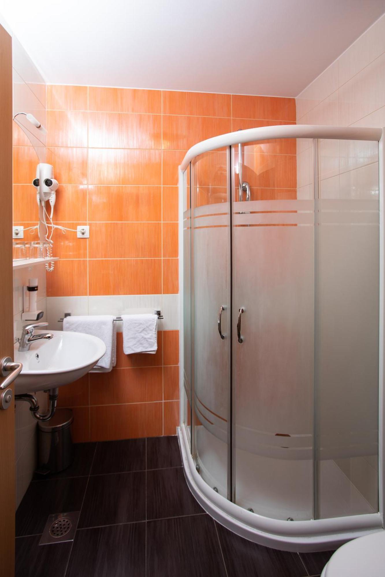 Rooms En Krajcar Cerknica Eksteriør bilde