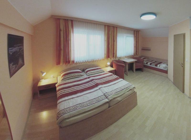 Rooms En Krajcar Cerknica Eksteriør bilde